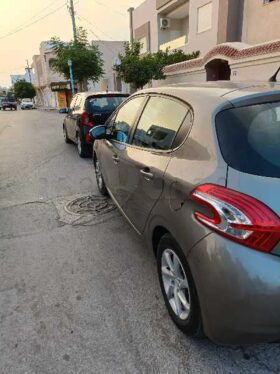 vente une voiture Peugeot 208 à Sahloul Sousse