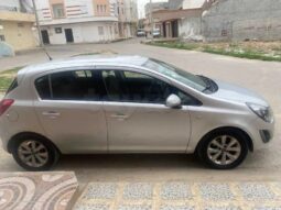 voiture Opel corsa D 2014 complet