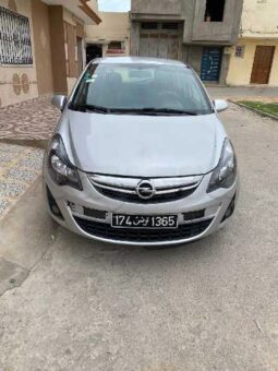 voiture Opel corsa D 2014 complet