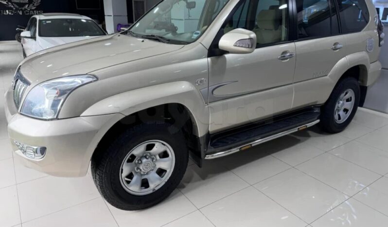 TOYOTA PRADO GX ÉTAT PRESQUE NEUF 7 places Tel : 24 929898 complet