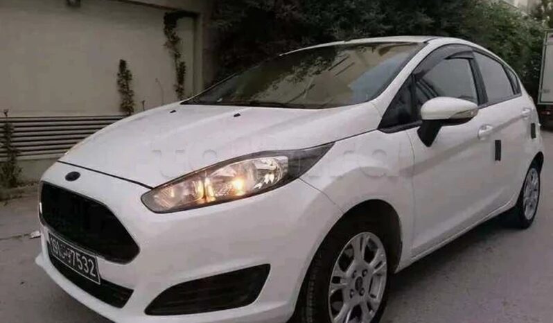 FORD FIESTA PREMIÈRE MAIN complet