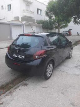 Peugeot 208 like très propre. complet