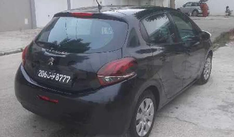 Peugeot 208 like très propre. complet