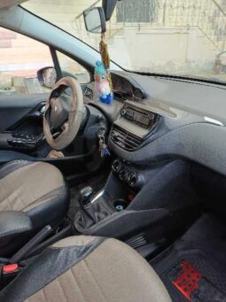 a vendre une Peugeot 208 1er Main état d’origine propriétaire une femme complet