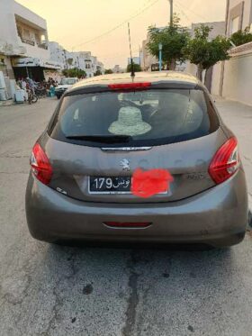 a vendre une Peugeot 208 1er Main état d’origine propriétaire une femme