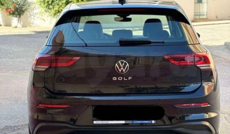 une golf 8 récemment importée d’Allemagne, voiture très propre toute neuve, Faible km, état d’origine, dédouanée série Tunisien. complet