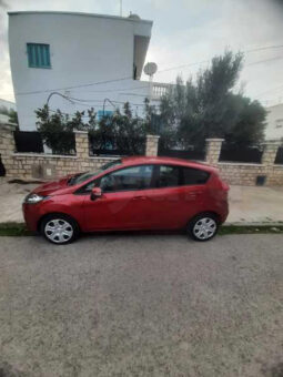 ford fiesta ✋ très propre et très bien entretenu. complet