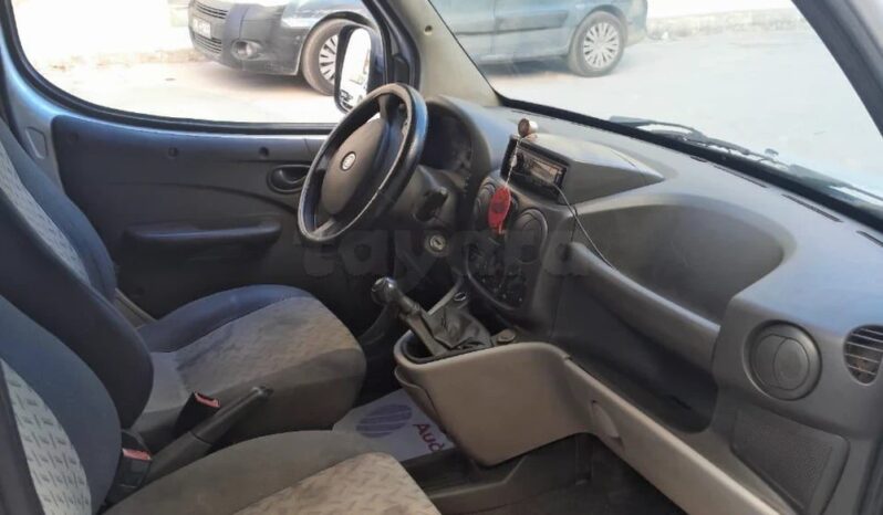 VOITURE A VENDRE 18500DT complet