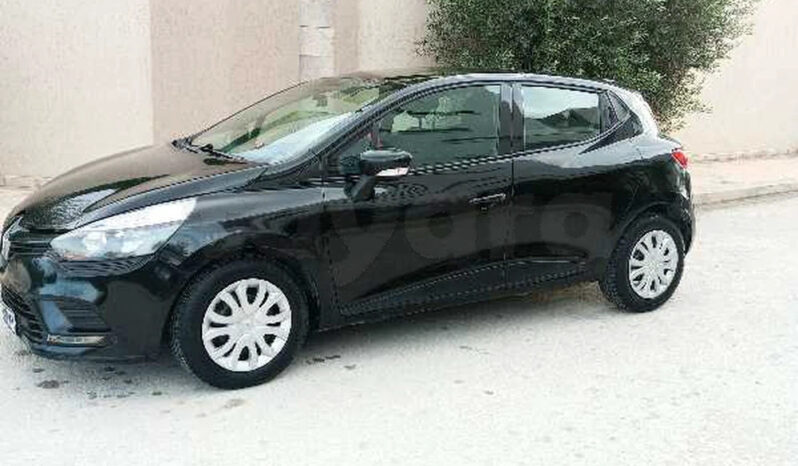 A vendre où échange Une très belle Clio 4 Life plus complet