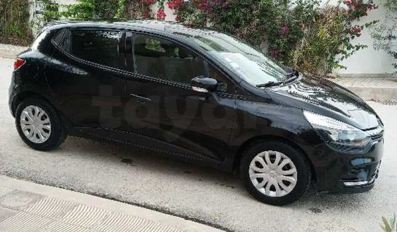 A vendre où échange Une très belle Clio 4 Life plus complet