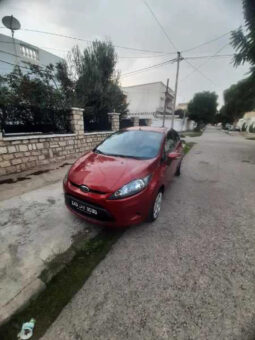 ford fiesta ✋ très propre et très bien entretenu. complet