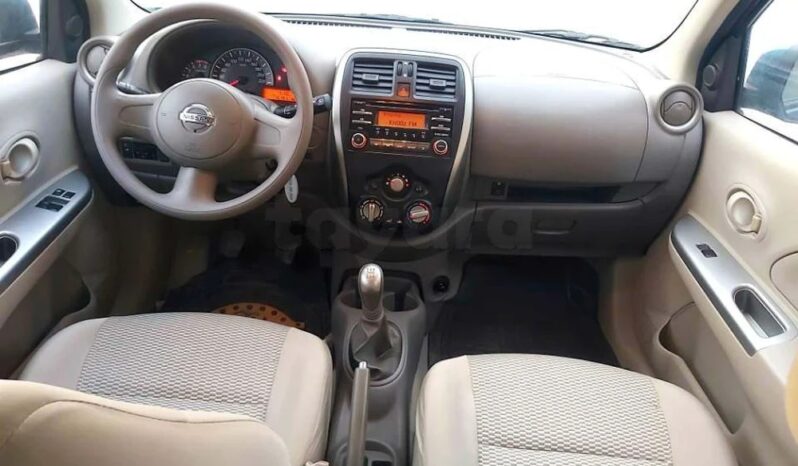 Voiture Nissan Micra complet