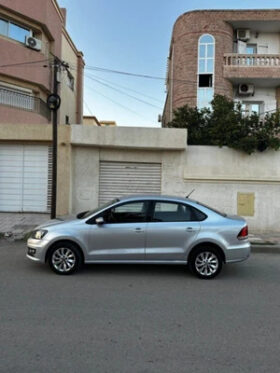 vente voiture polo sedan