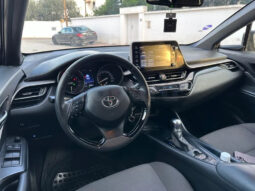 A vendre toyota chr Tt option modèle 2021 avec carnet d’entretien voiture comme neuf complet