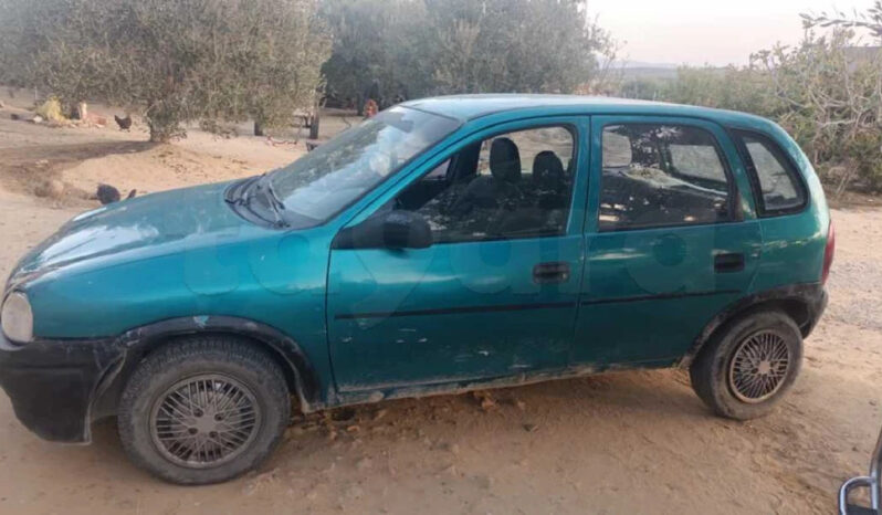 belle voiture opel corsa complet