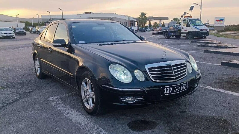 Mercedes w211 Classe E Restylée E220 Cdi phase 2 (OM646) boite auto en très bon état (Avantgarde) complet