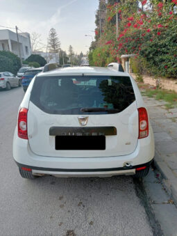 Voiture Dacia Duster complet