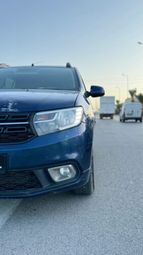 A vendre une dacia logan mcv première main