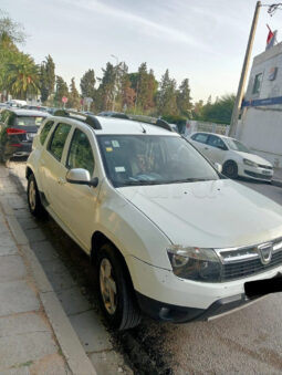 Voiture Dacia Duster complet