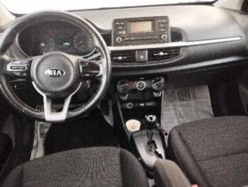 une belle voiture kia picanto boîte automatique toutes options modèle 2020