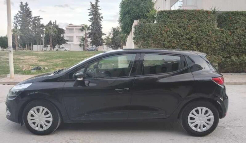 CLIO 4 PREMIÈRE MAIN TRÈS PROPRE complet