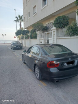 BMW E90 320i voiture très bien entretenu et très propre complet