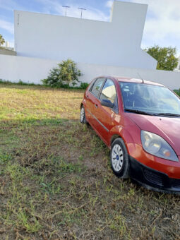 Ford fiesta on bonne etat complet