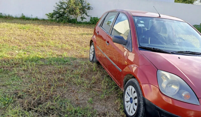 Ford fiesta on bonne etat complet