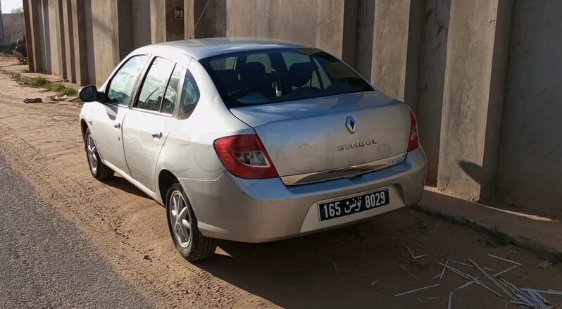 A vendre Renault SYMBOL complet