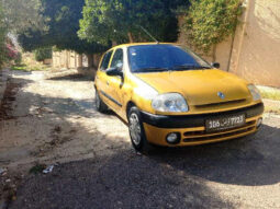 clio bombé modèle 2001 importé de l’Espagne complet