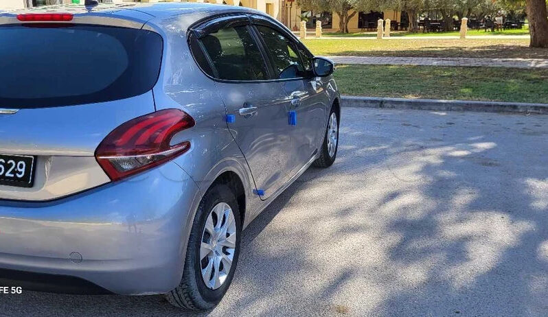 peugeot 208 parfait état complet