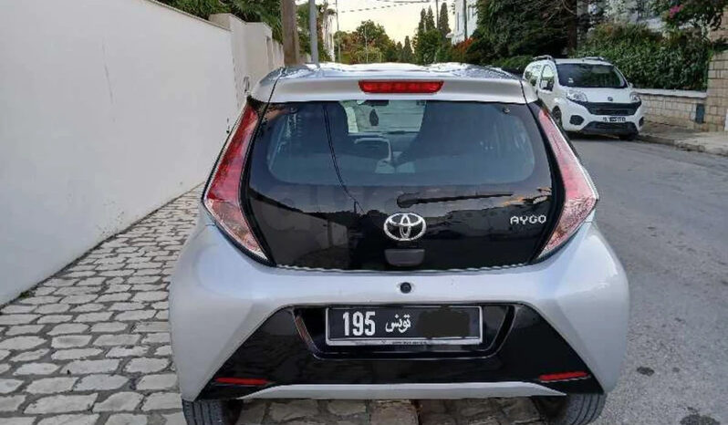 A vendre une toyota aygo première main complet