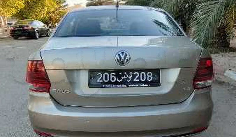 A vendre polo sedan complet