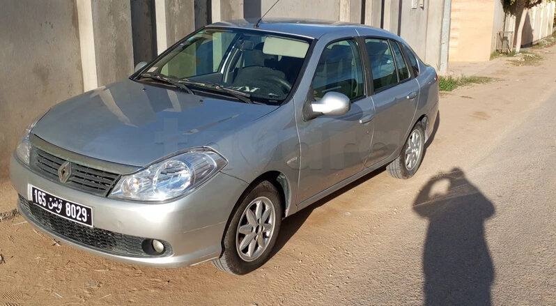 A vendre Renault SYMBOL complet