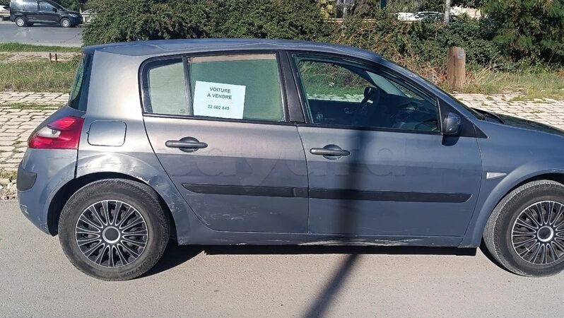 A VENDRE Voiture MEGANE complet