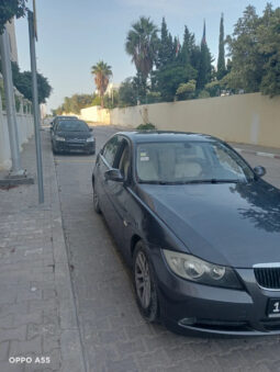 BMW E90 320i voiture très bien entretenu et très propre complet