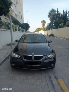 BMW E90 320i voiture très bien entretenu et très propre Intérieur cuir très propre