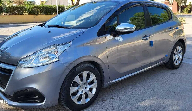 peugeot 208 parfait état complet