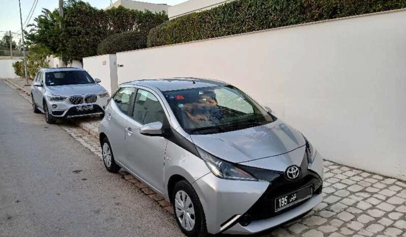 A vendre une toyota aygo première main complet