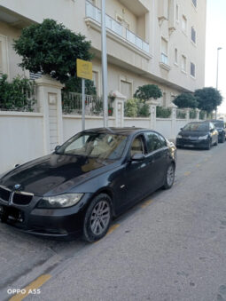 BMW E90 320i voiture très bien entretenu et très propre complet