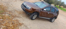 A vendre ma voiture Dacia duster 4x2essence complet