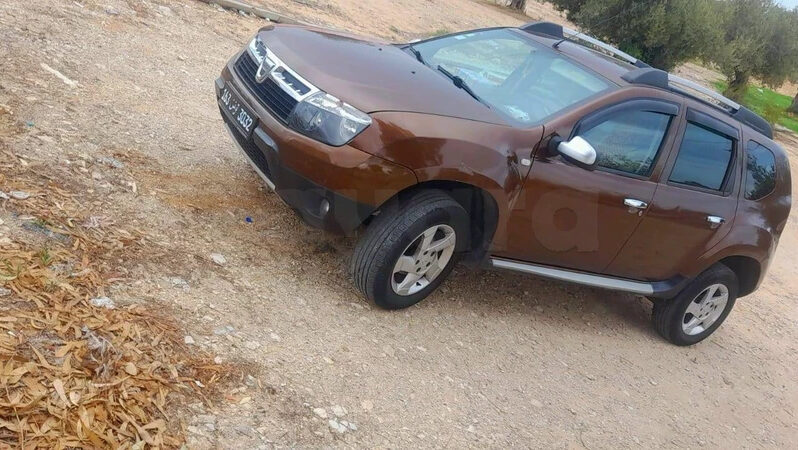 A vendre ma voiture Dacia duster 4x2essence complet