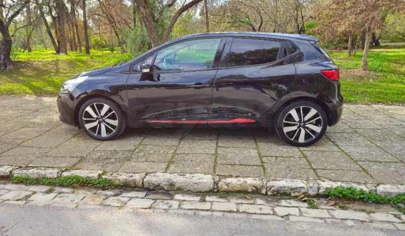 A vendre une Très belle Clio Dynamique 5 ch essence ⛽ 1.0L année Fin 2016 complet