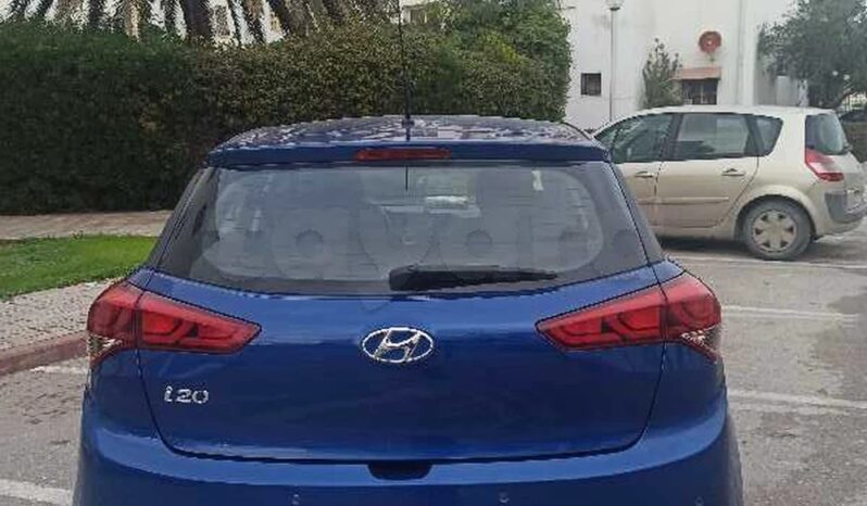 voiture Hyundai i20 . presque neuve, bien entretenue, première main complet