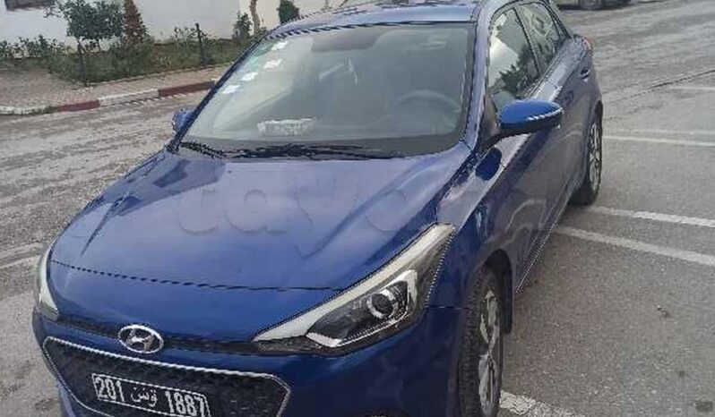 voiture Hyundai i20 . presque neuve, bien entretenue, première main complet