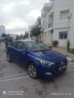 voiture Hyundai i20 . presque neuve, bien entretenue, première main complet