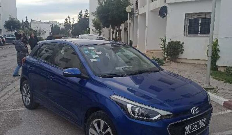 voiture Hyundai i20 . presque neuve, bien entretenue, première main complet