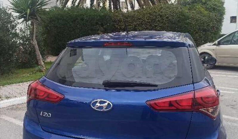 voiture Hyundai i20 . presque neuve, bien entretenue, première main complet