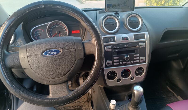 Ford Festa Essence 5 CV complet