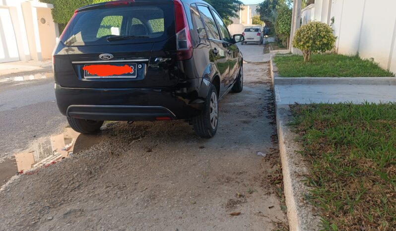 Ford Festa Essence 5 CV complet